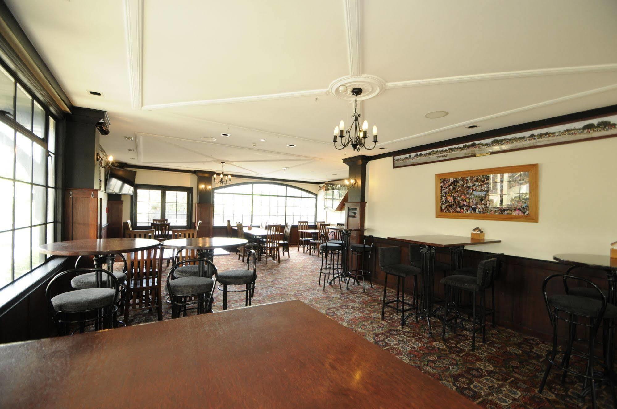 Salty Dog Inn Snells Beach Экстерьер фото