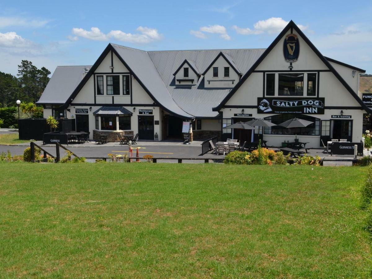 Salty Dog Inn Snells Beach Экстерьер фото